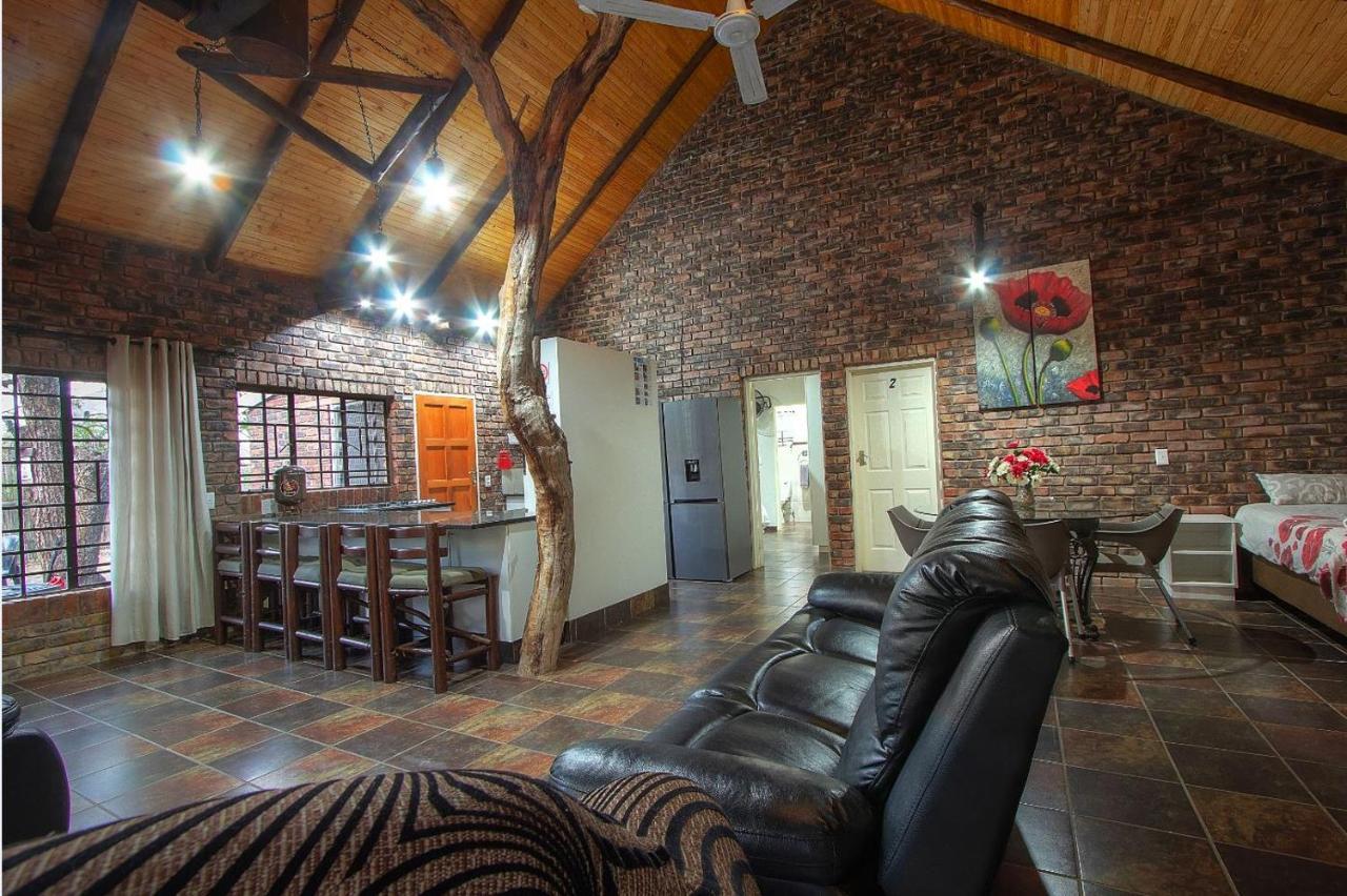 Kruger Wild Dog Inn มาร์ลอทพาร์ค ภายนอก รูปภาพ