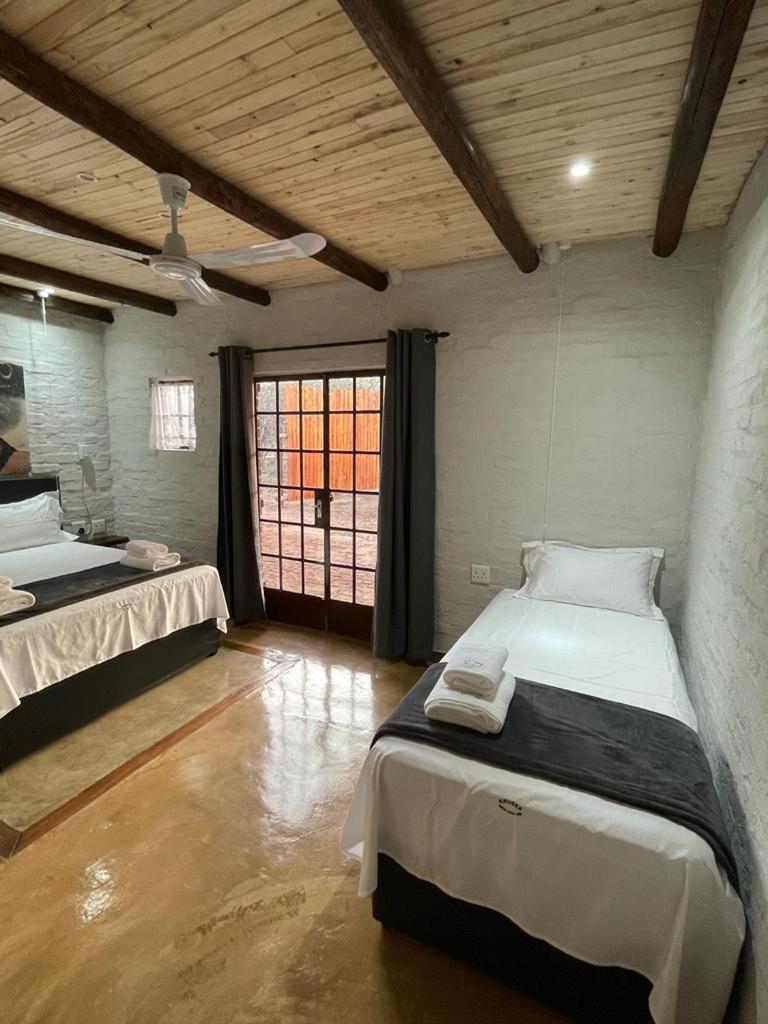 Kruger Wild Dog Inn มาร์ลอทพาร์ค ภายนอก รูปภาพ
