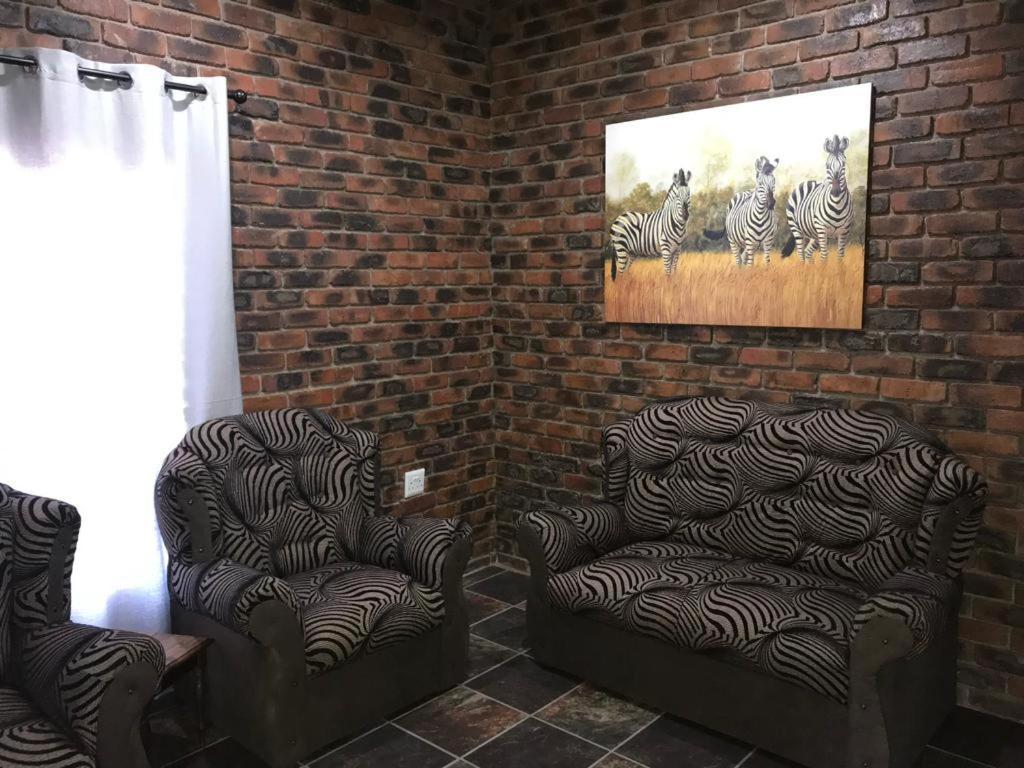 Kruger Wild Dog Inn มาร์ลอทพาร์ค ภายนอก รูปภาพ