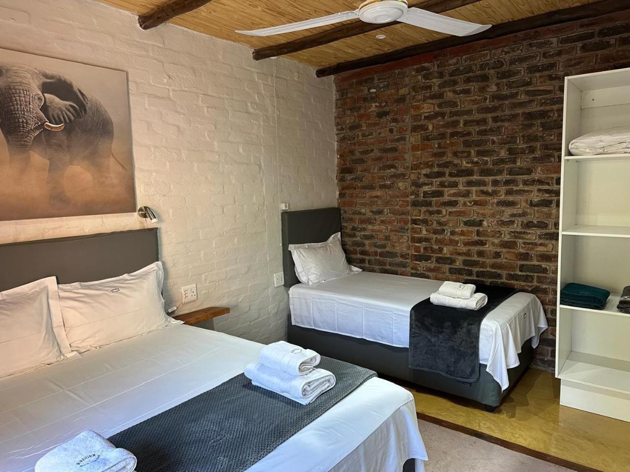 Kruger Wild Dog Inn มาร์ลอทพาร์ค ภายนอก รูปภาพ